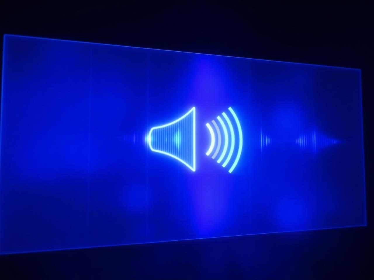Avatar de voz pulsante en una pantalla translúcida.
